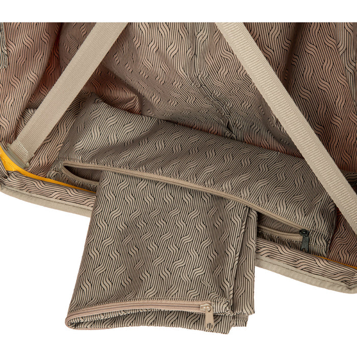 Bric's B|Y Ulysses 28" Expandable Spinner - stash pocket