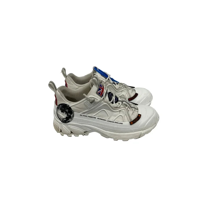 Clearance-Shoes Luxury Designer By Burberry In White, Size: 10