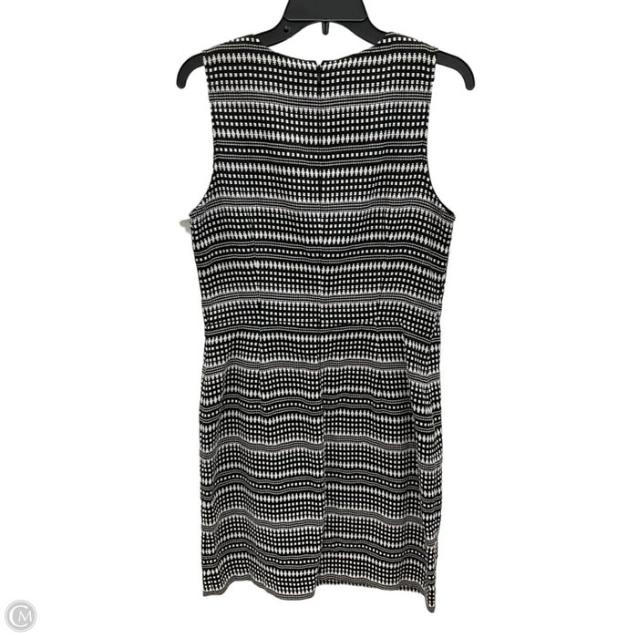 Dress Casual Short By Banana Republic In Black & White, Size: M