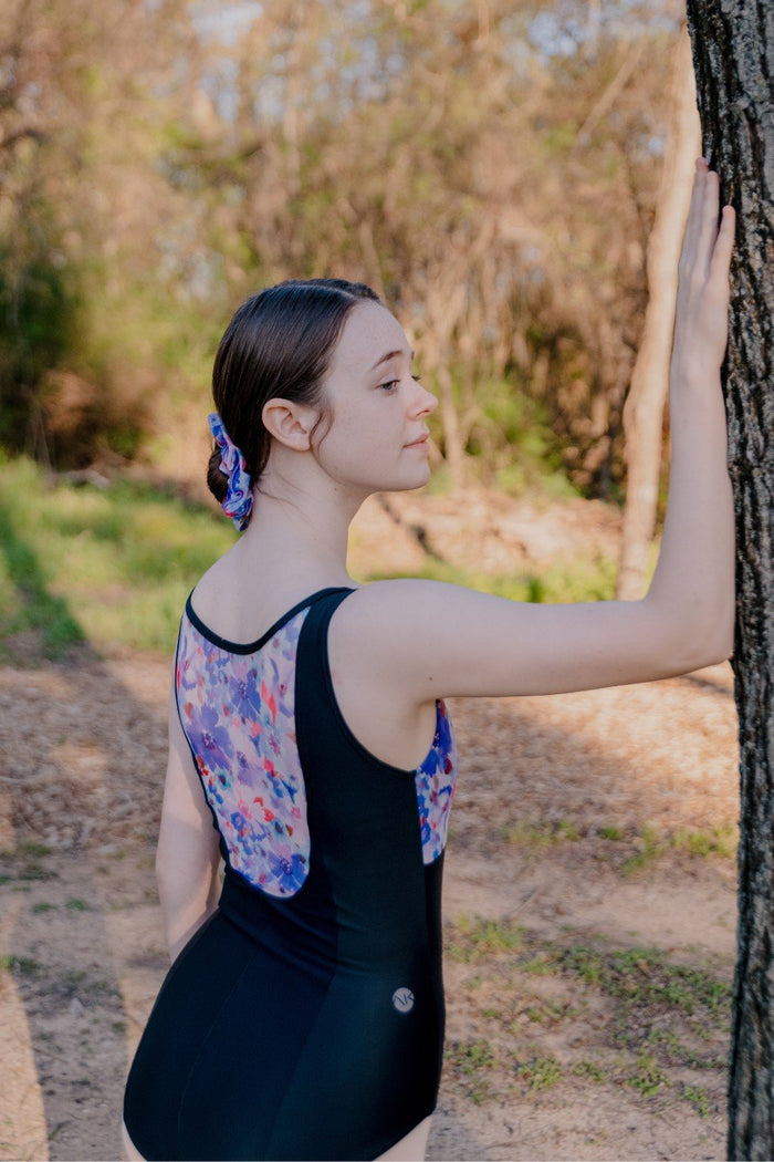Last Call: BELLA in Aster · Black