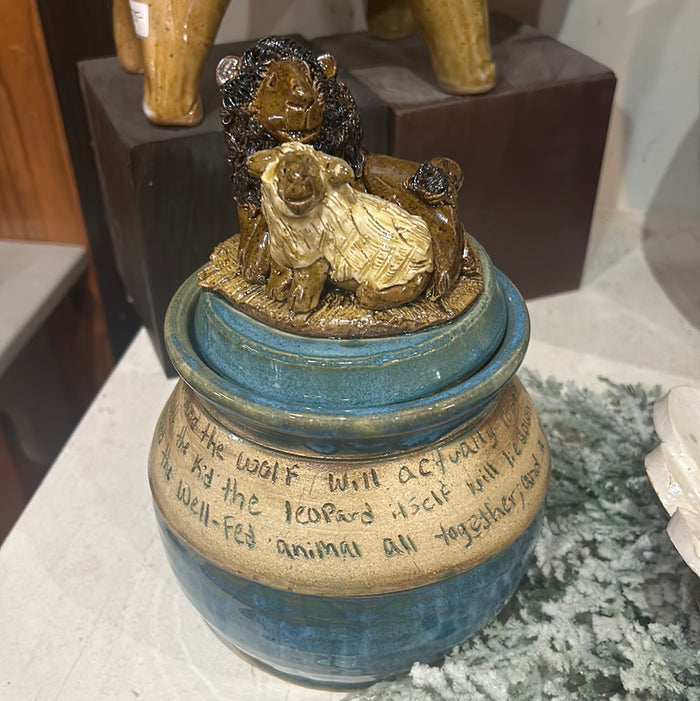 Lion & Lamb scripture pot 8”