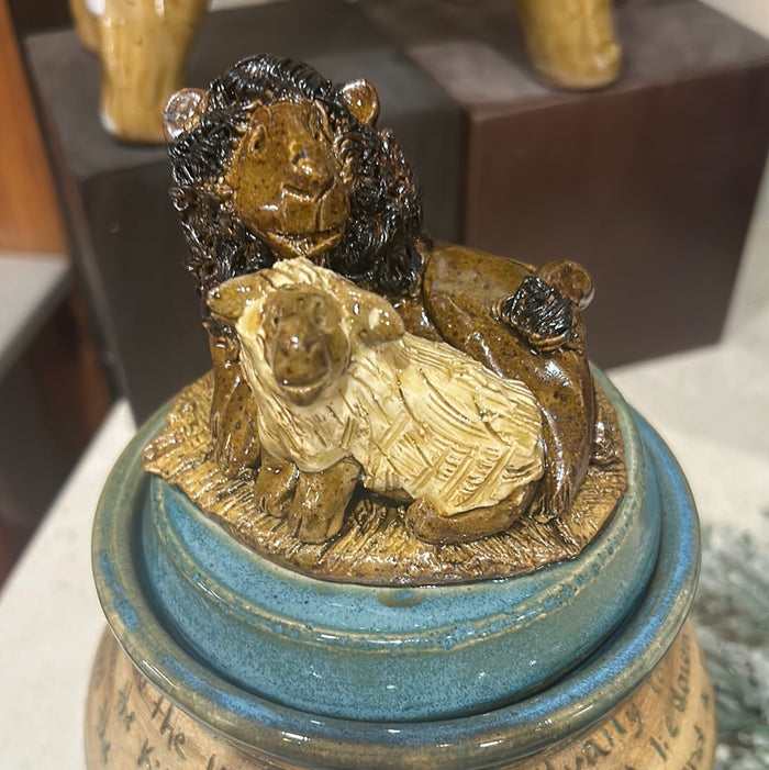 Lion & Lamb scripture pot 8”