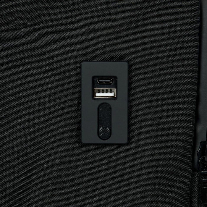 Porsche Design Urban ECO Backpack M1 - usb charging port