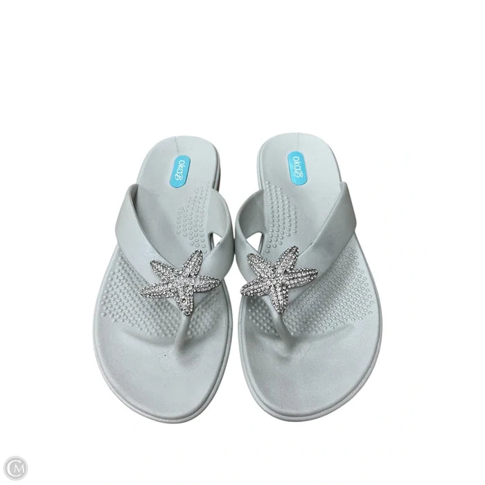 Sandals Flip Flops By Cmc In White, Size: 9