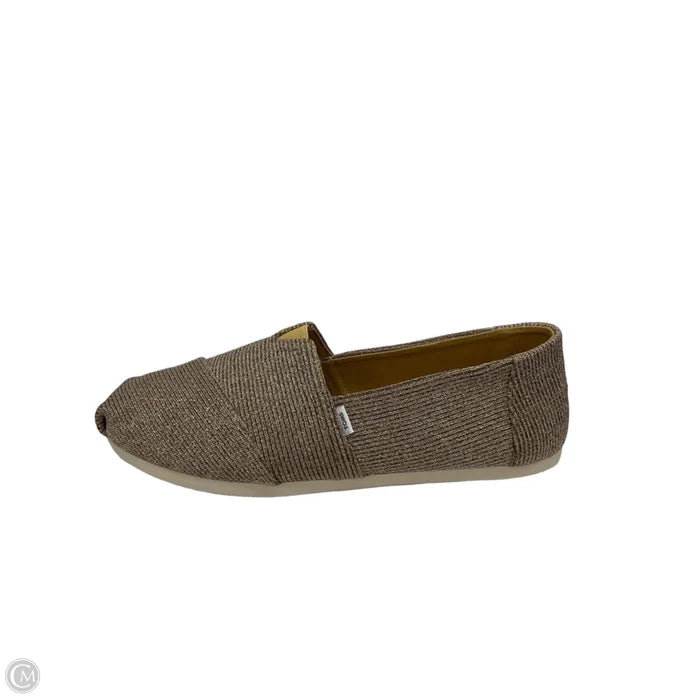 Shoes Flats By Toms In Gold, Size: 10
