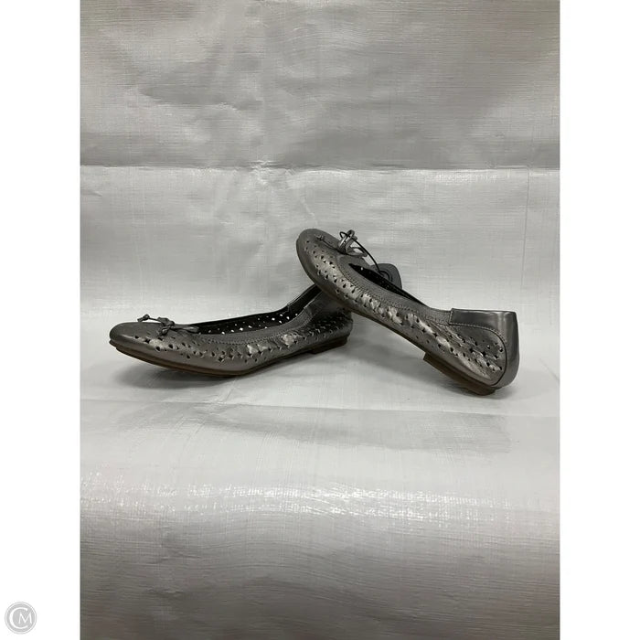 Shoes Flats By Vionic In Silver, Size: 7.5